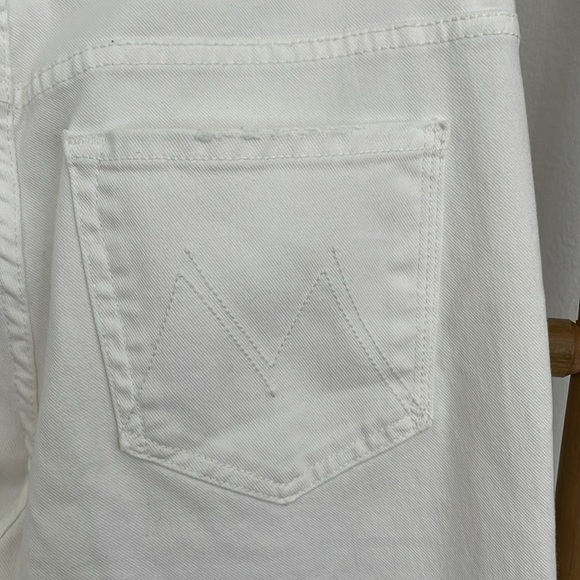 MOTHER WHITE INSIDER CROP STEP FRAY DENIM, Size 29. - Picture 5 of 11
